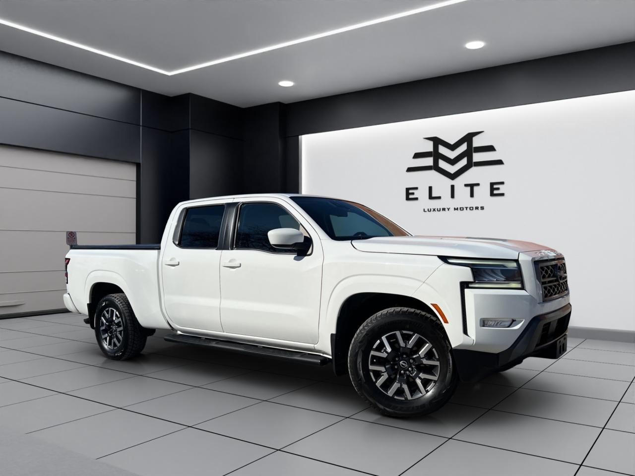 2022 Nissan Frontier SV PKG - CREW CAB STD BED - Blind Spot Monitor !! Photo