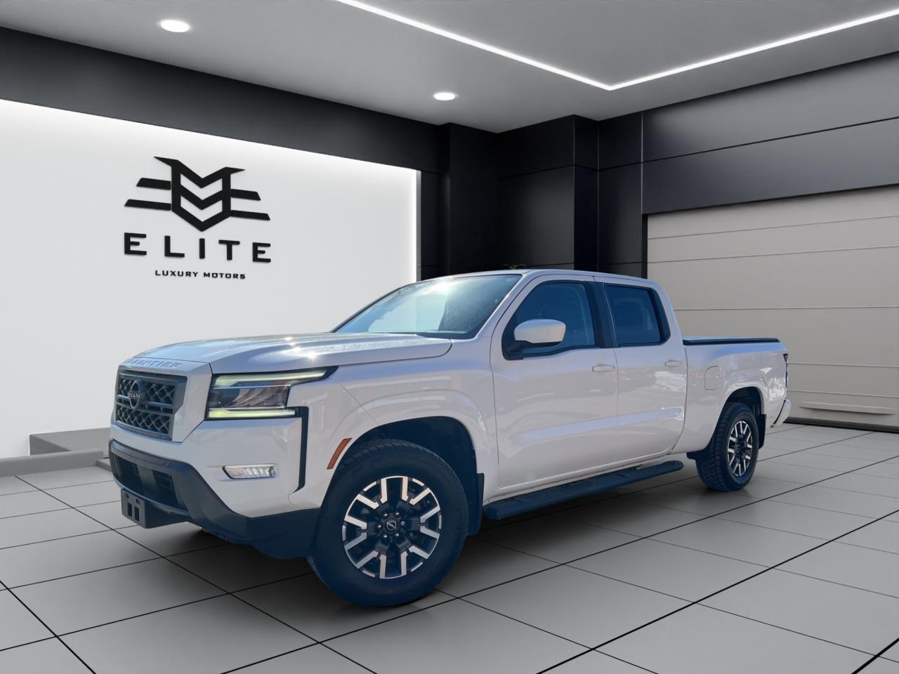 2022 Nissan Frontier SV PKG - CREW CAB STD BED - Blind Spot Monitor !! Photo3