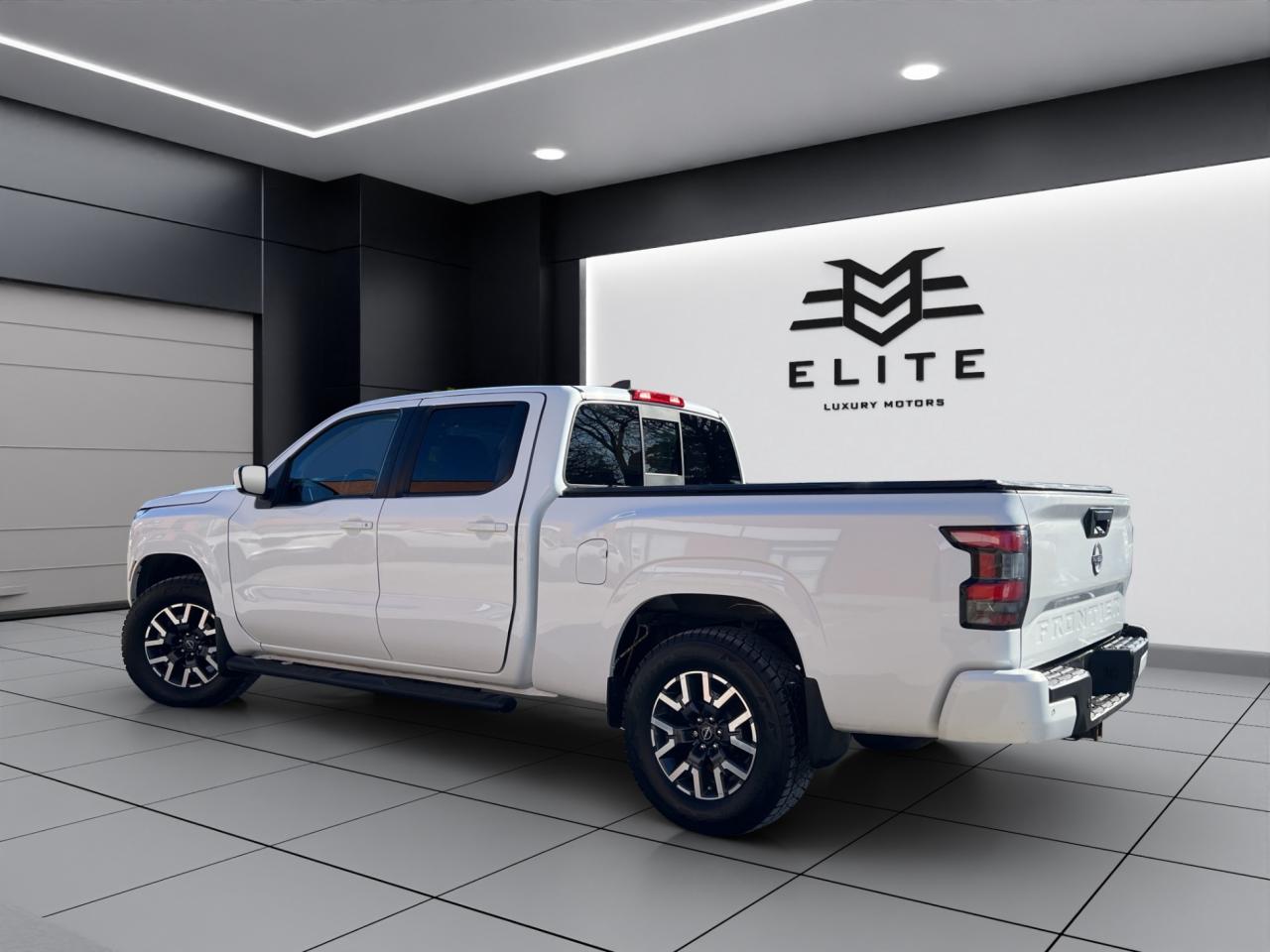 2022 Nissan Frontier SV PKG - CREW CAB STD BED - Blind Spot Monitor !! Photo