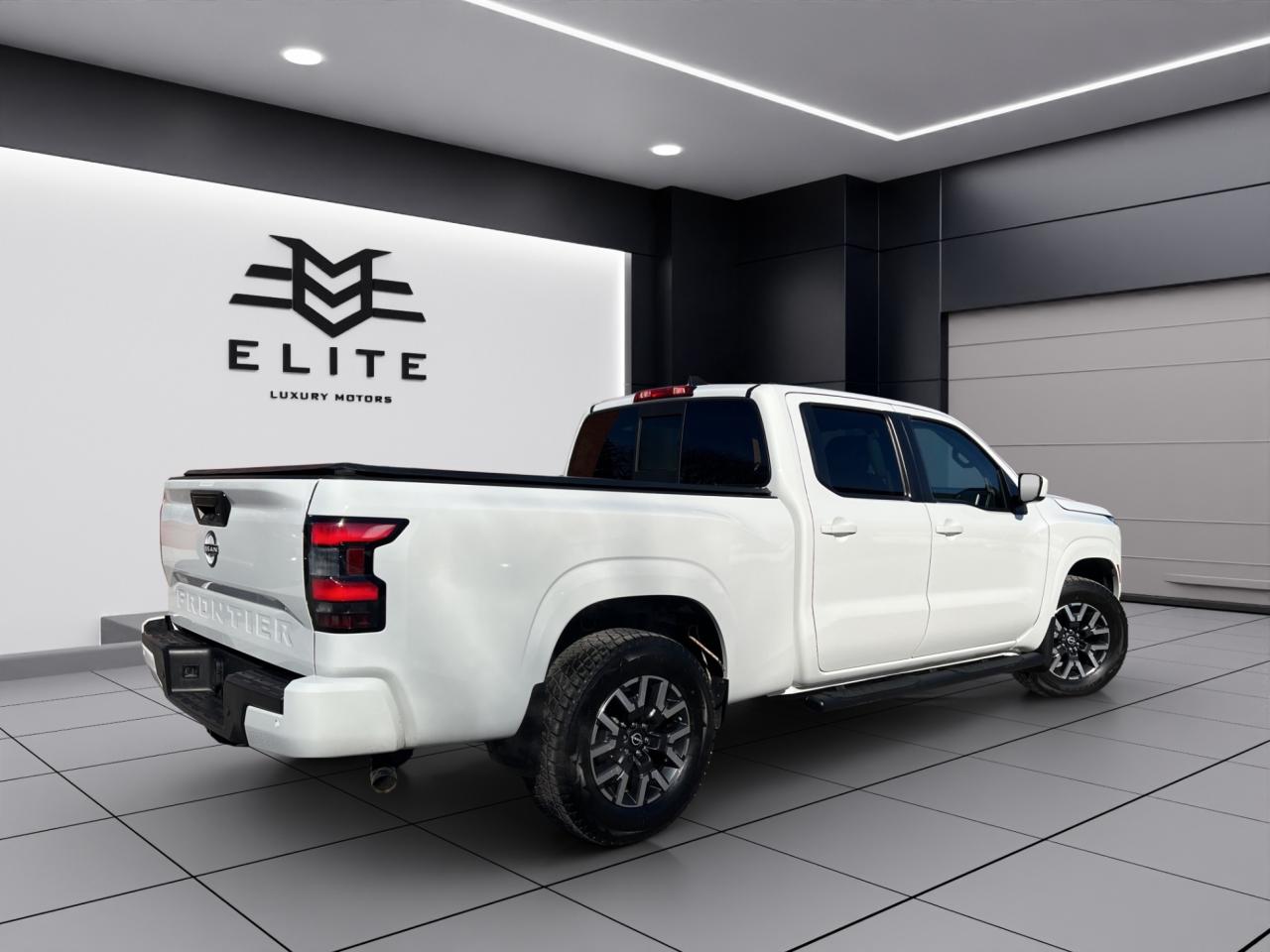 2022 Nissan Frontier SV PKG - CREW CAB STD BED - Blind Spot Monitor !! Photo