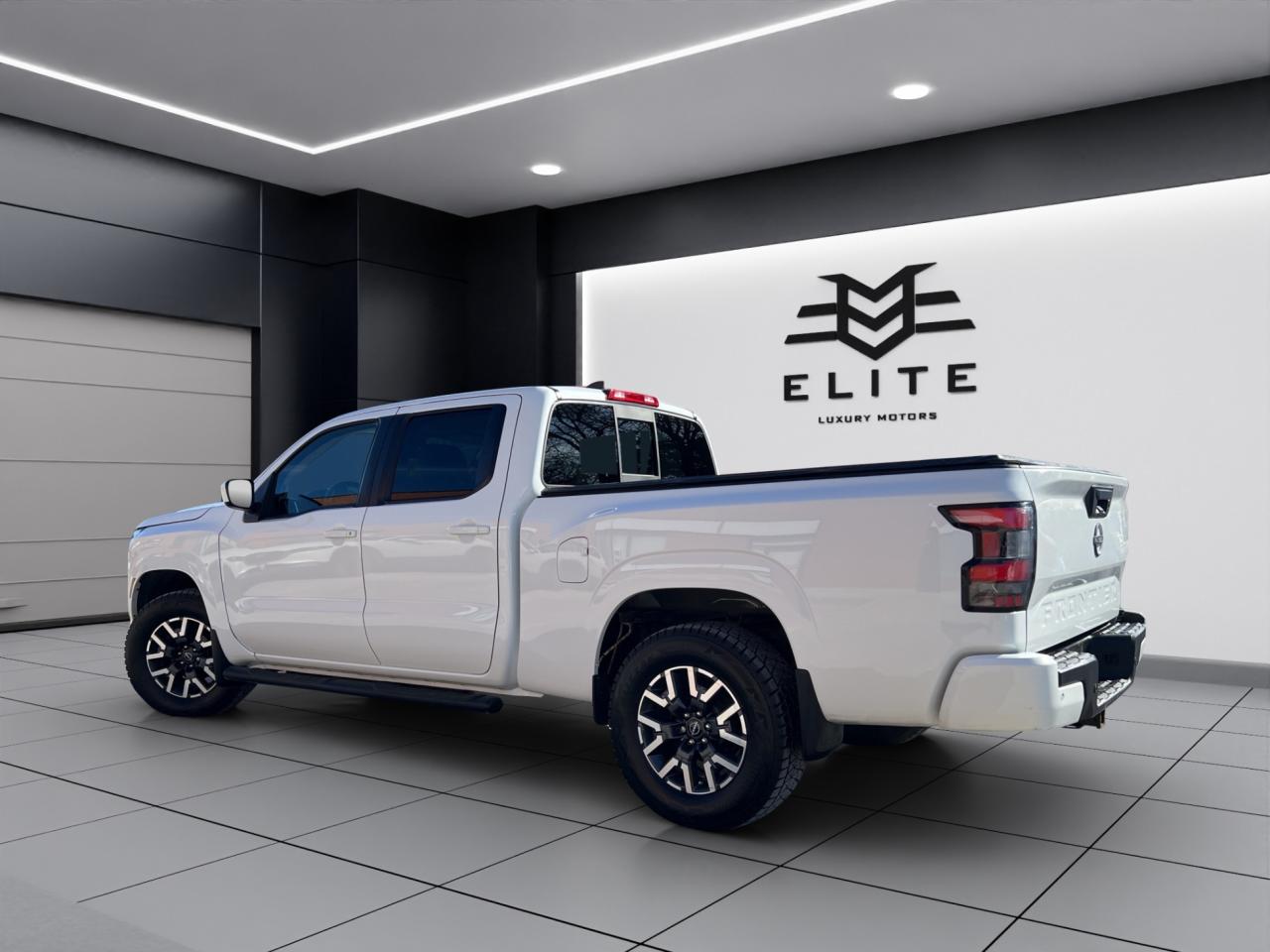 2022 Nissan Frontier SV PKG - CREW CAB STD BED - Blind Spot Monitor !! Photo