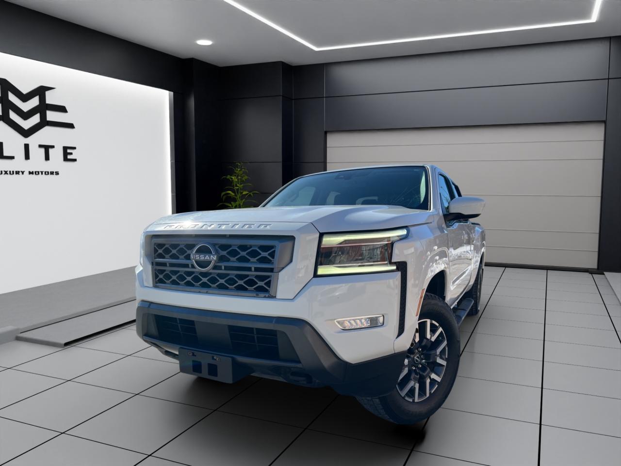 2022 Nissan Frontier SV PKG - CREW CAB STD BED - Blind Spot Monitor !! Photo