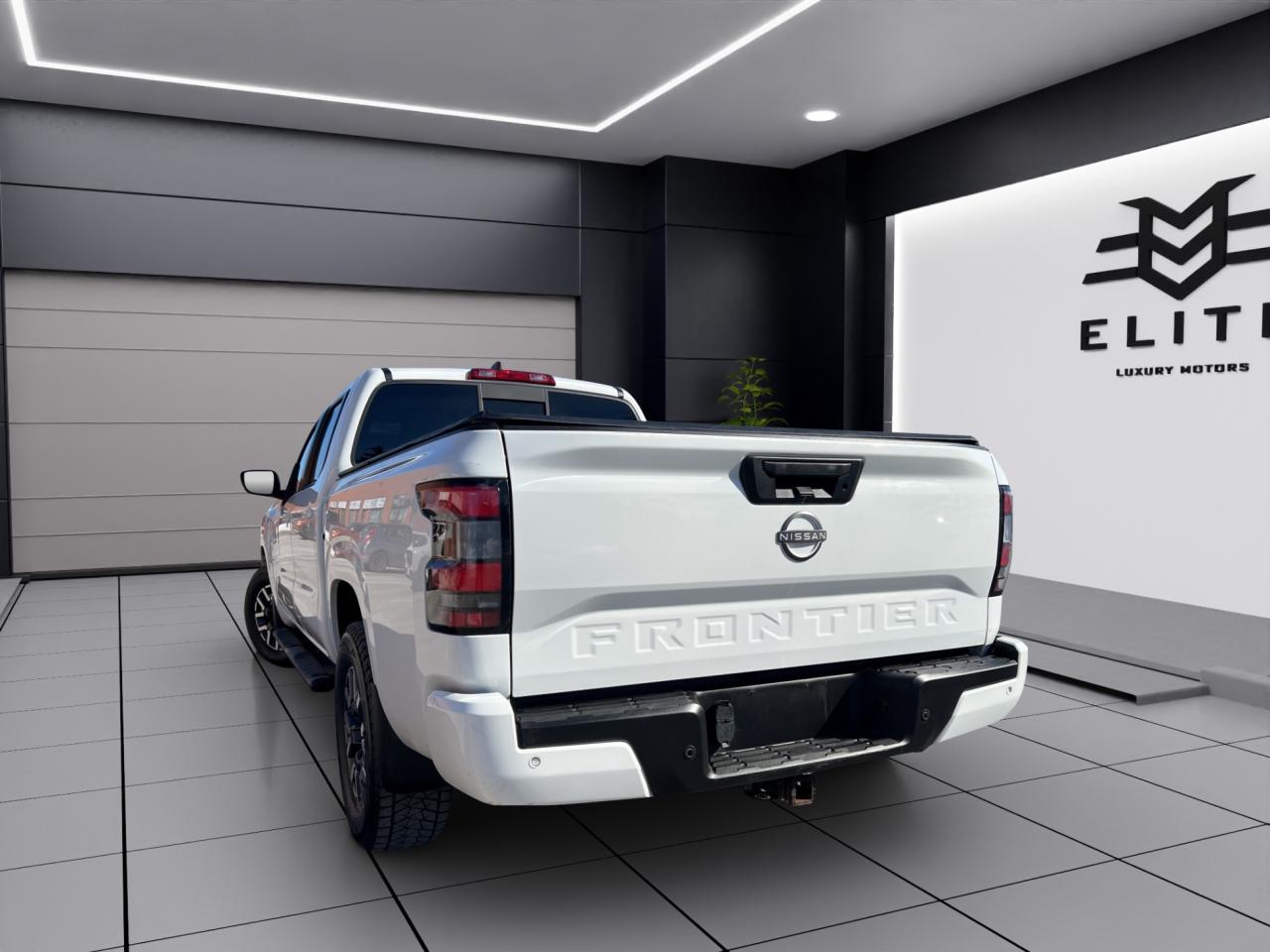 2022 Nissan Frontier SV PKG - CREW CAB STD BED - Blind Spot Monitor !! Photo