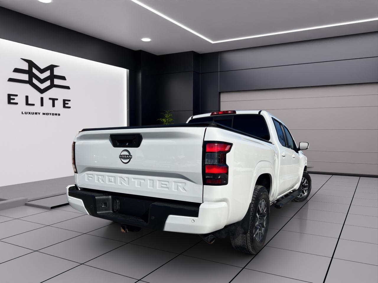 2022 Nissan Frontier SV PKG - CREW CAB STD BED - Blind Spot Monitor !! Photo