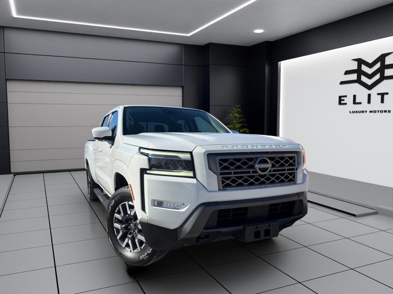 2022 Nissan Frontier SV PKG - CREW CAB STD BED - Blind Spot Monitor !! Photo