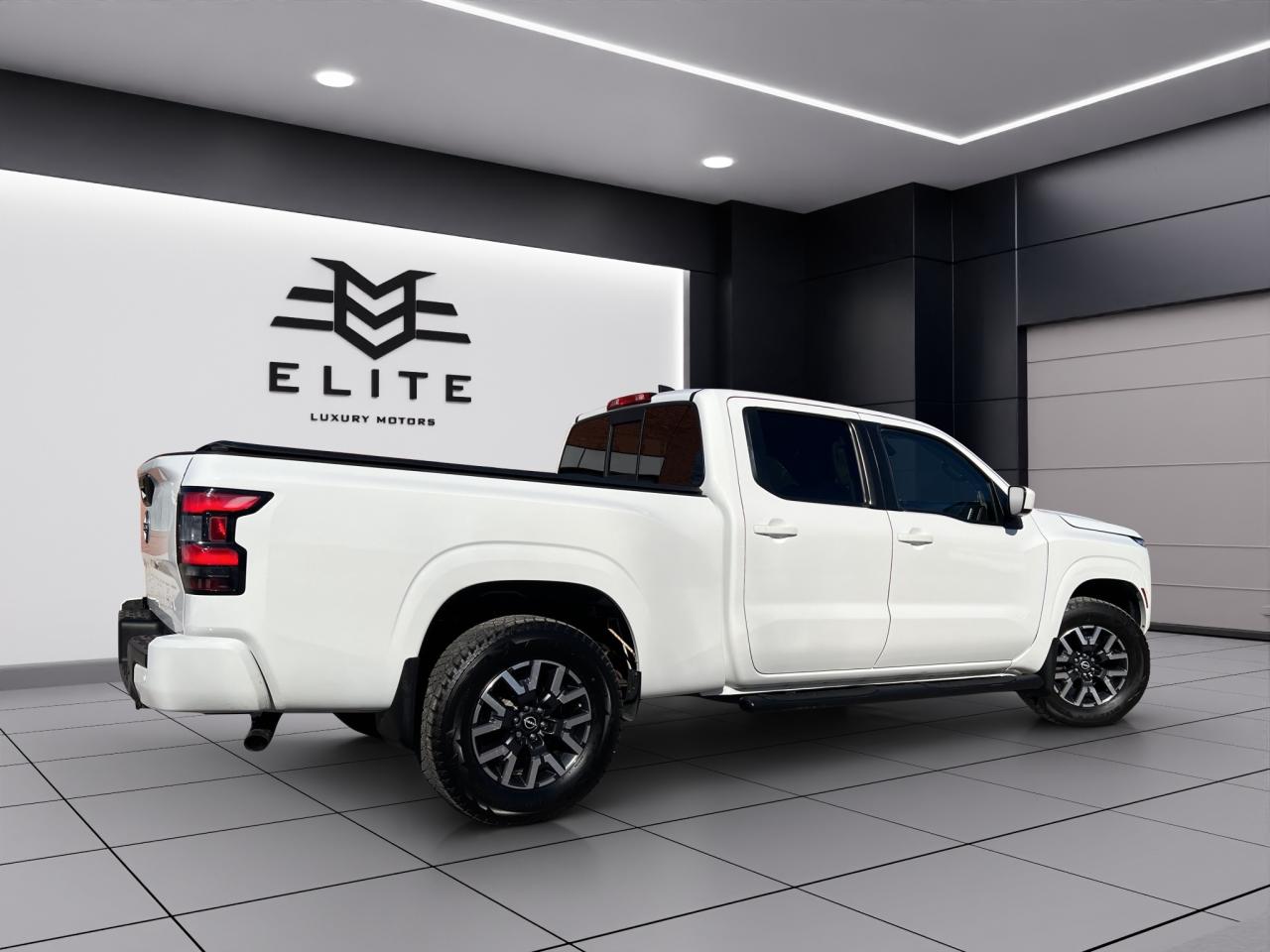 2022 Nissan Frontier SV PKG - CREW CAB STD BED - Blind Spot Monitor !! Photo