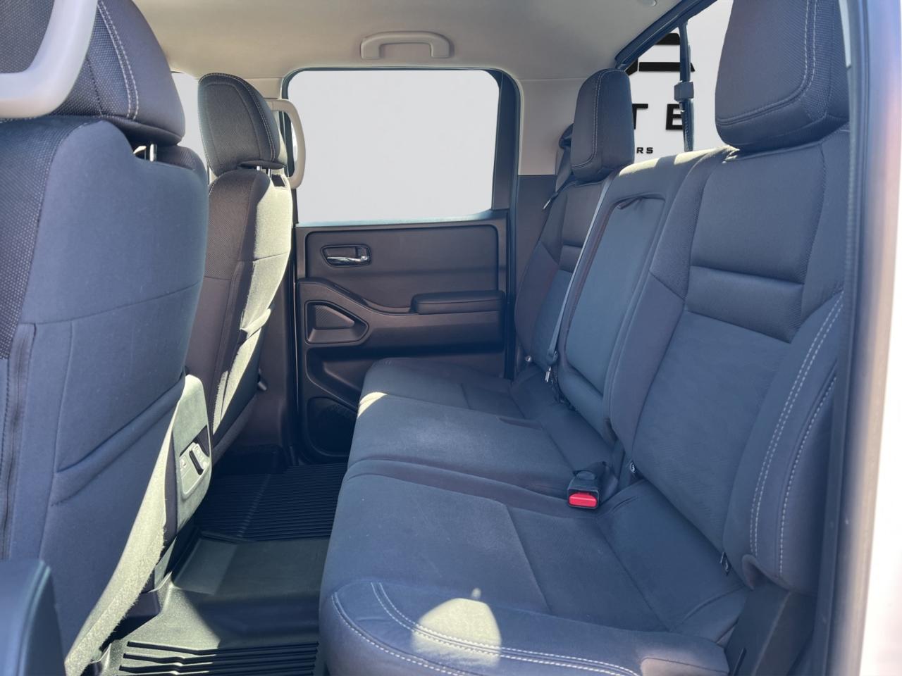 2022 Nissan Frontier SV PKG - CREW CAB STD BED - Blind Spot Monitor !! Photo