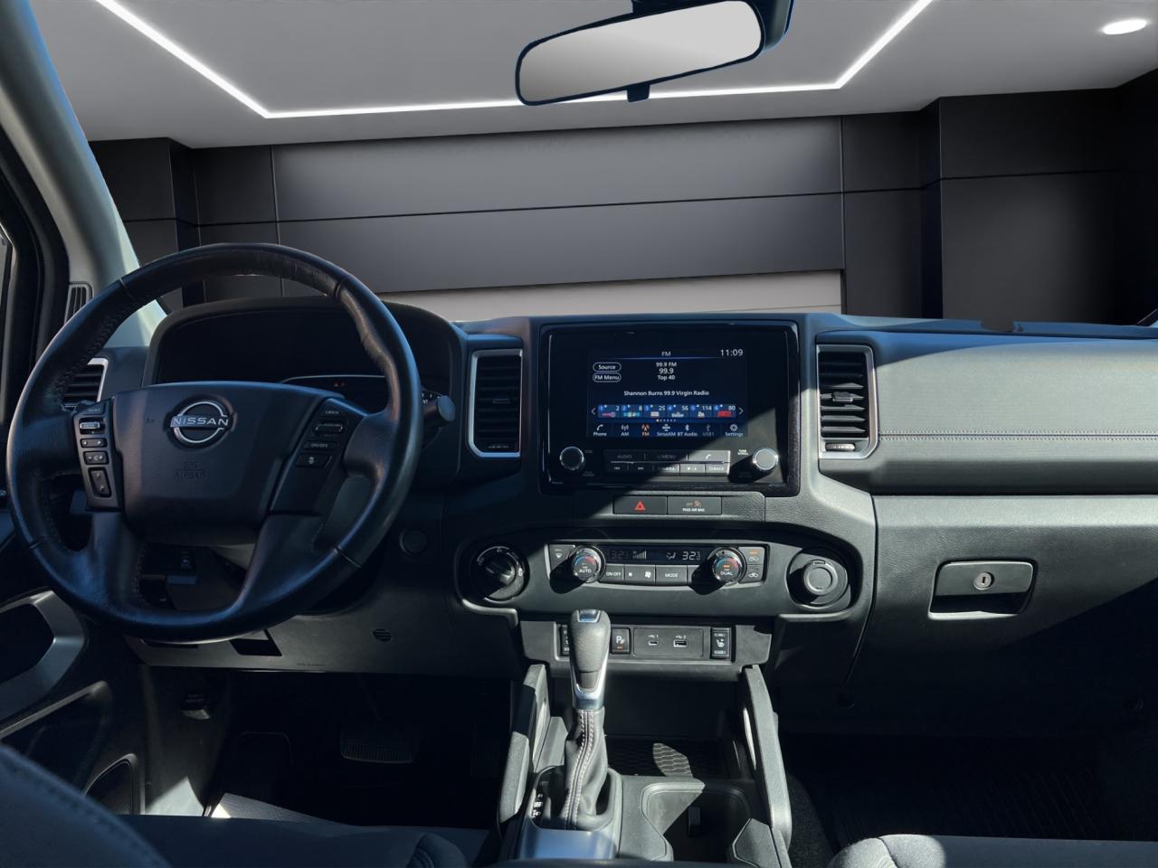 2022 Nissan Frontier SV PKG - CREW CAB STD BED - Blind Spot Monitor !! Photo