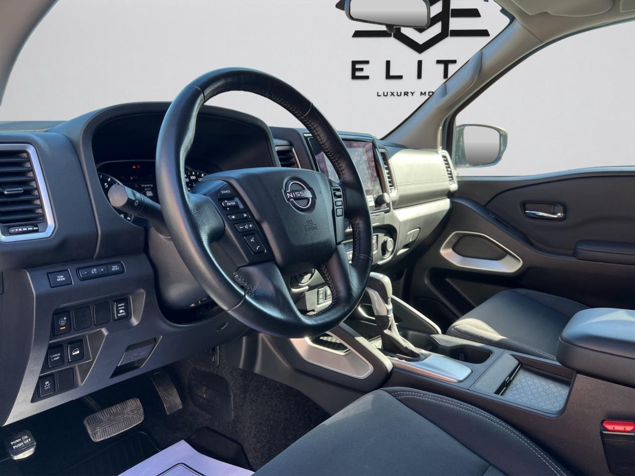 2022 Nissan Frontier SV PKG - CREW CAB STD BED - Blind Spot Monitor !! Photo