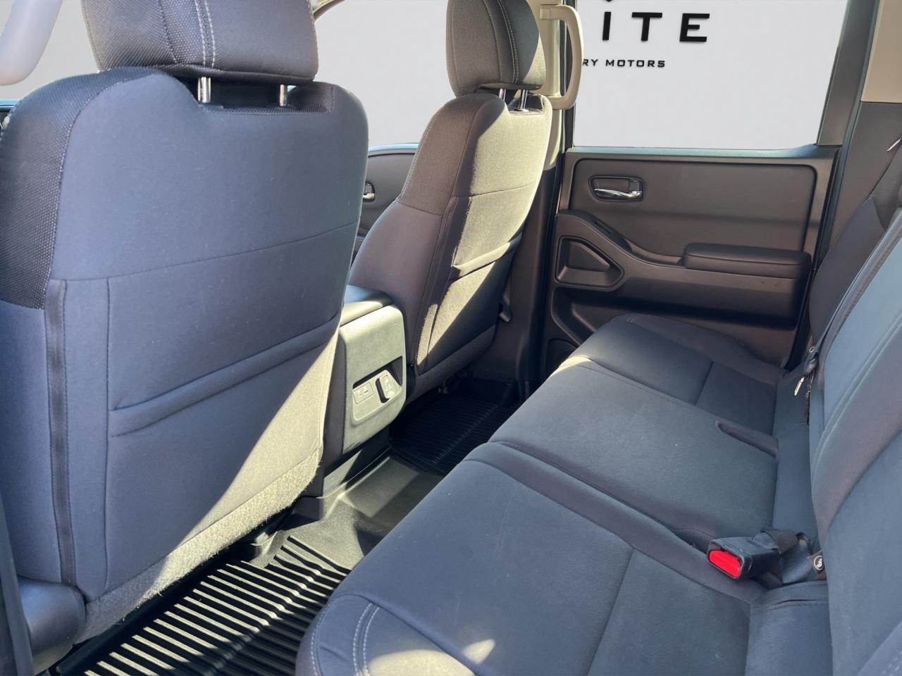 2022 Nissan Frontier SV PKG - CREW CAB STD BED - Blind Spot Monitor !! Photo