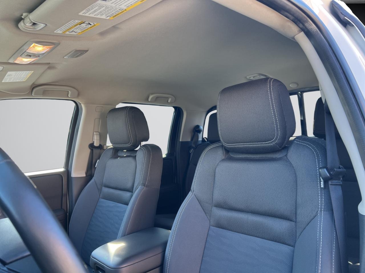 2022 Nissan Frontier SV PKG - CREW CAB STD BED - Blind Spot Monitor !! Photo