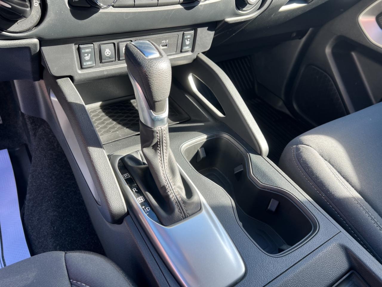 2022 Nissan Frontier SV PKG - CREW CAB STD BED - Blind Spot Monitor !! Photo