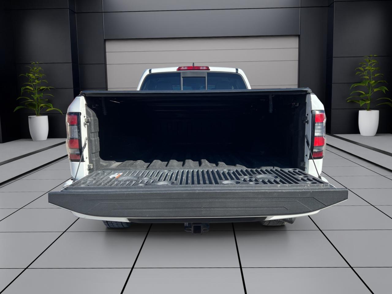 2022 Nissan Frontier SV PKG - CREW CAB STD BED - Blind Spot Monitor !! Photo