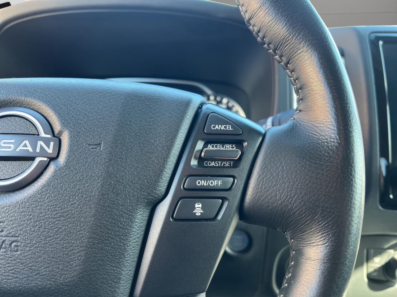 2022 Nissan Frontier SV PKG - CREW CAB STD BED - Blind Spot Monitor !! Photo