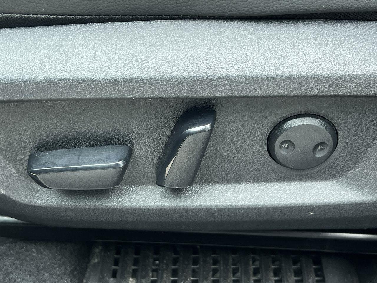 2023 Nissan Rogue SL AWD, HEATED LEATHER SEATS, MOONROOF, NAV, SIRIUS XM, CRUISE CONTROL, POWER LIFTGATE!! Photo