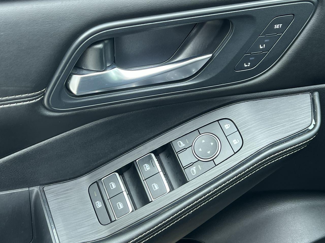 2023 Nissan Rogue SL AWD, HEATED LEATHER SEATS, MOONROOF, NAV, SIRIUS XM, CRUISE CONTROL, POWER LIFTGATE!! Photo