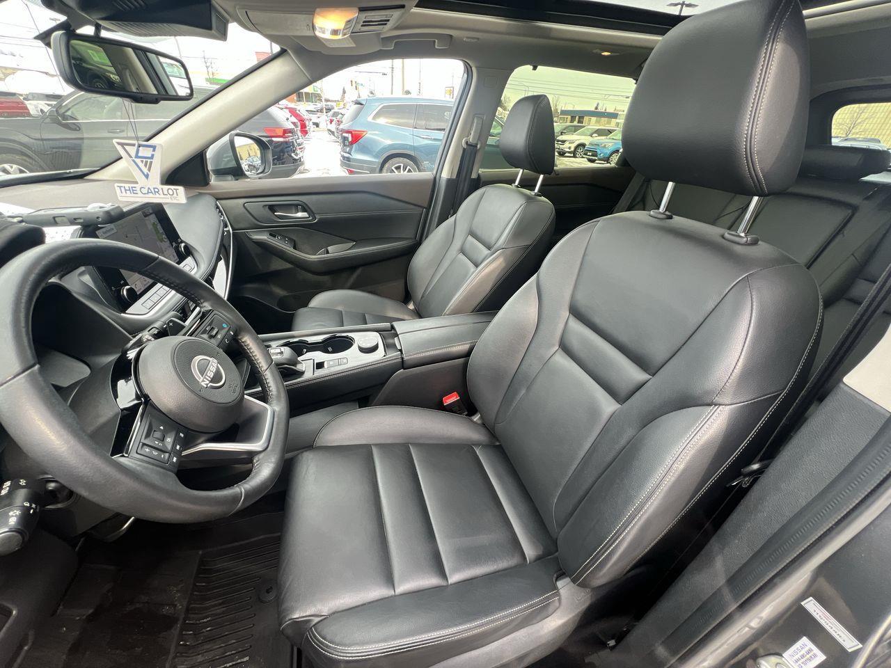 2023 Nissan Rogue SL AWD, HEATED LEATHER SEATS, MOONROOF, NAV, SIRIUS XM, CRUISE CONTROL, POWER LIFTGATE!! Photo