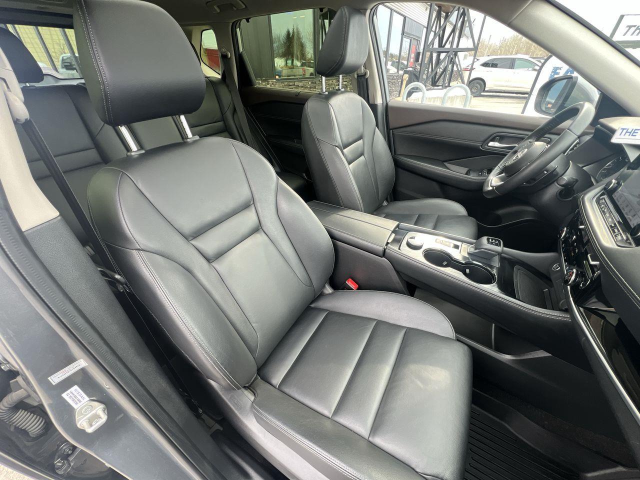 2023 Nissan Rogue SL AWD, HEATED LEATHER SEATS, MOONROOF, NAV, SIRIUS XM, CRUISE CONTROL, POWER LIFTGATE!! Photo