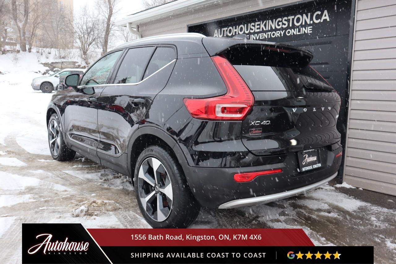 2024 Volvo XC40 B5 Plus Bright Theme MILD HYBRID TECH - PANORAMIC MOON ROOF Photo