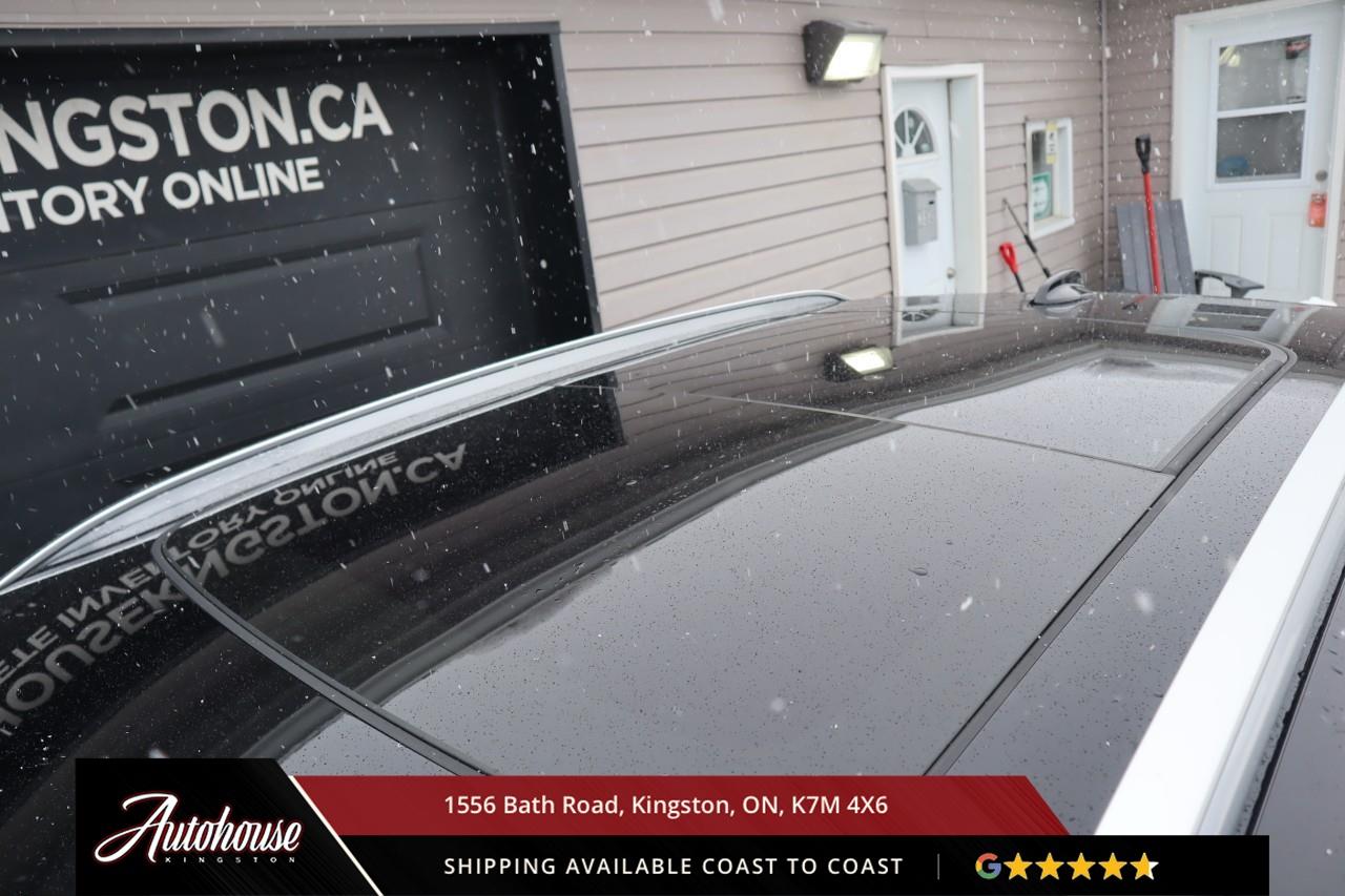 2024 Volvo XC40 B5 Plus Bright Theme MILD HYBRID TECH - PANORAMIC MOON ROOF Photo