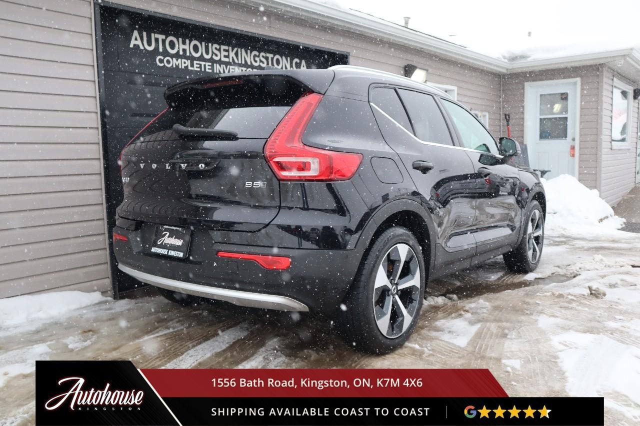 2024 Volvo XC40 B5 Plus Bright Theme MILD HYBRID TECH - PANORAMIC MOON ROOF Photo