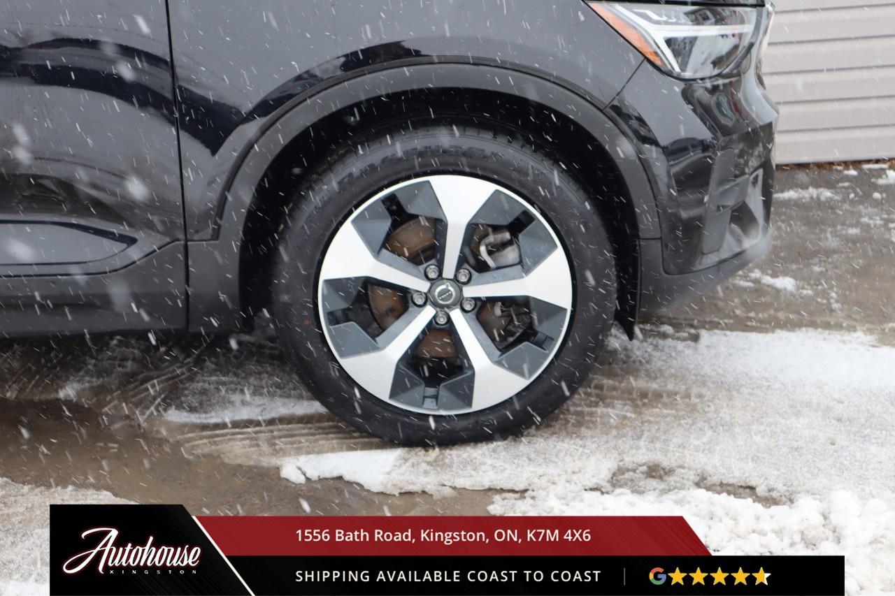 2024 Volvo XC40 B5 Plus Bright Theme MILD HYBRID TECH - PANORAMIC MOON ROOF Photo