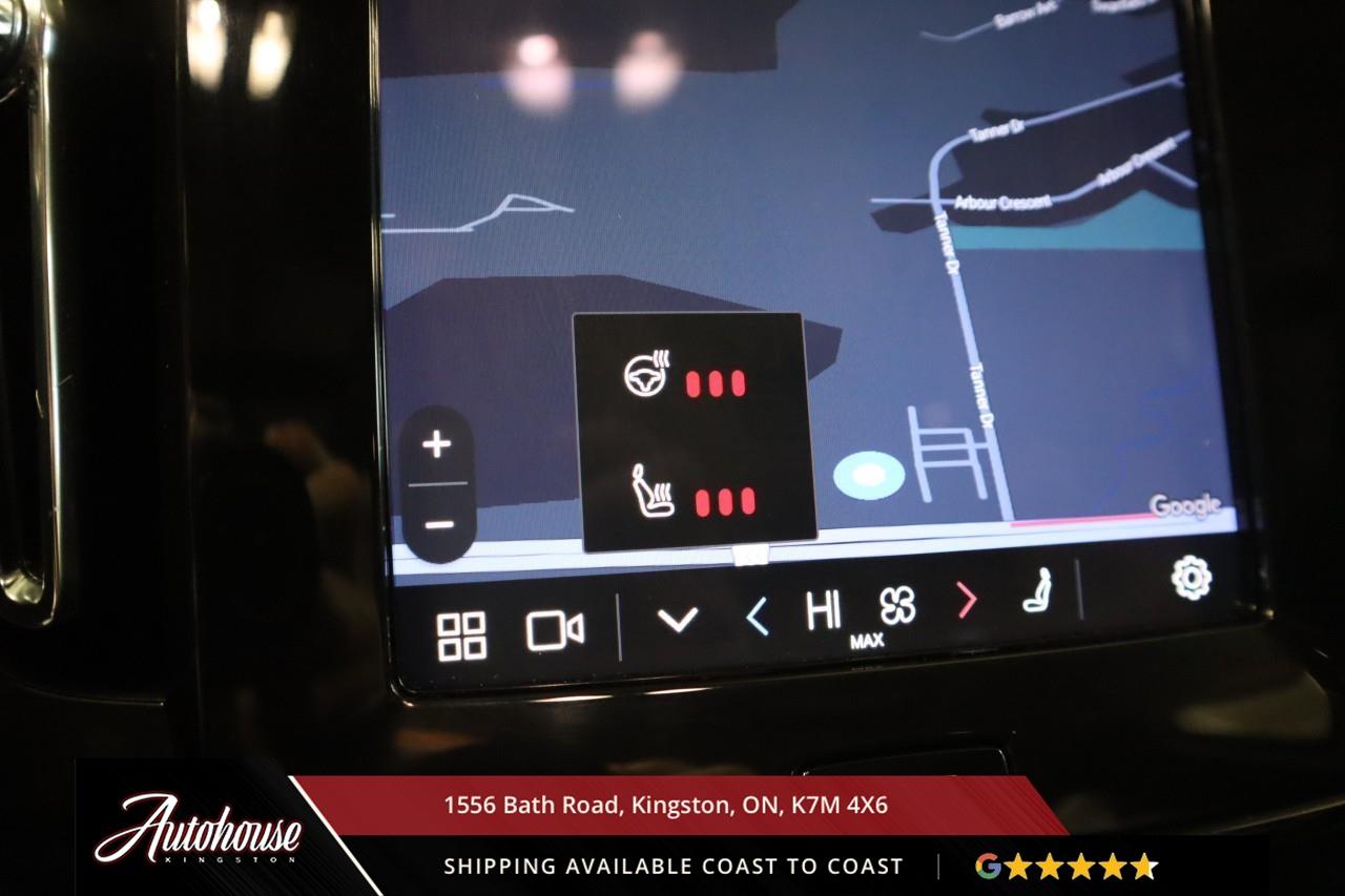 2024 Volvo XC40 B5 Plus Bright Theme MILD HYBRID TECH - PANORAMIC MOON ROOF Photo