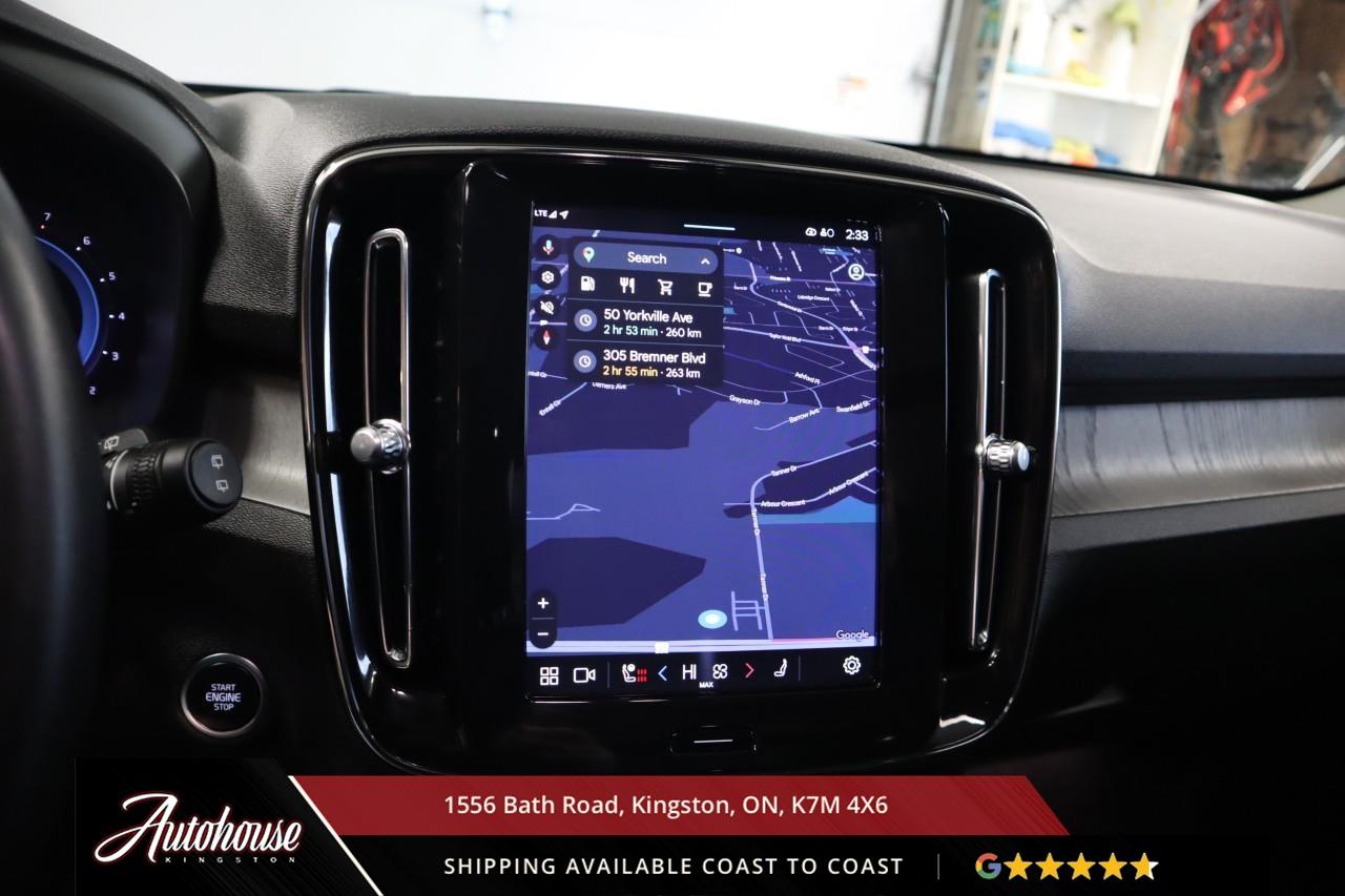 2024 Volvo XC40 B5 Plus Bright Theme MILD HYBRID TECH - PANORAMIC MOON ROOF Photo