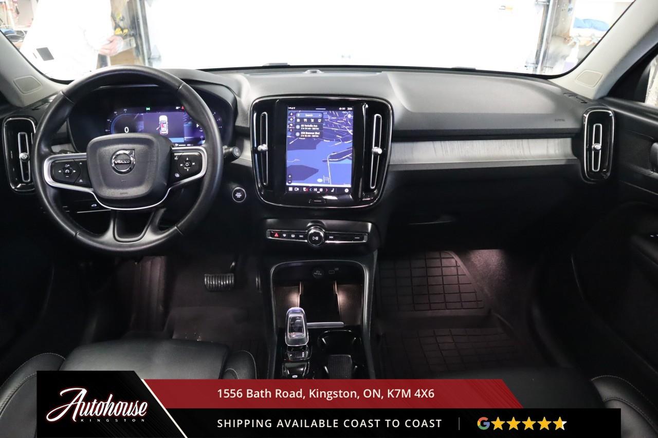 2024 Volvo XC40 B5 Plus Bright Theme MILD HYBRID TECH - PANORAMIC MOON ROOF Photo