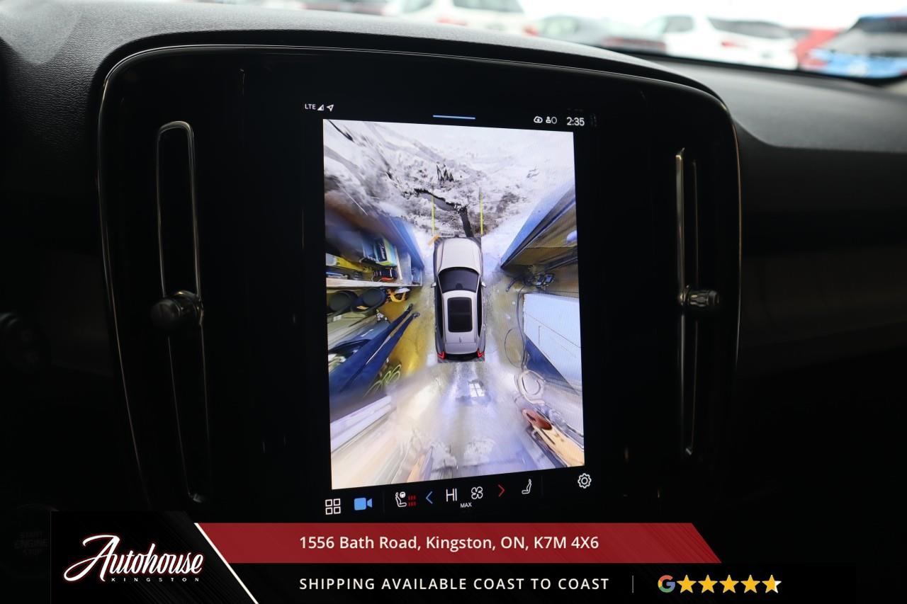 2024 Volvo XC40 B5 Plus Bright Theme MILD HYBRID TECH - PANORAMIC MOON ROOF Photo