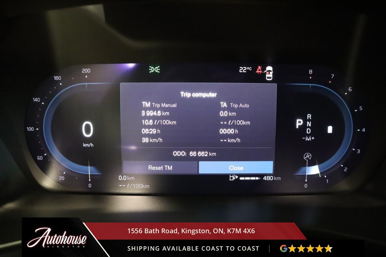 2024 Volvo XC40 B5 Plus Bright Theme MILD HYBRID TECH - PANORAMIC MOON ROOF Photo