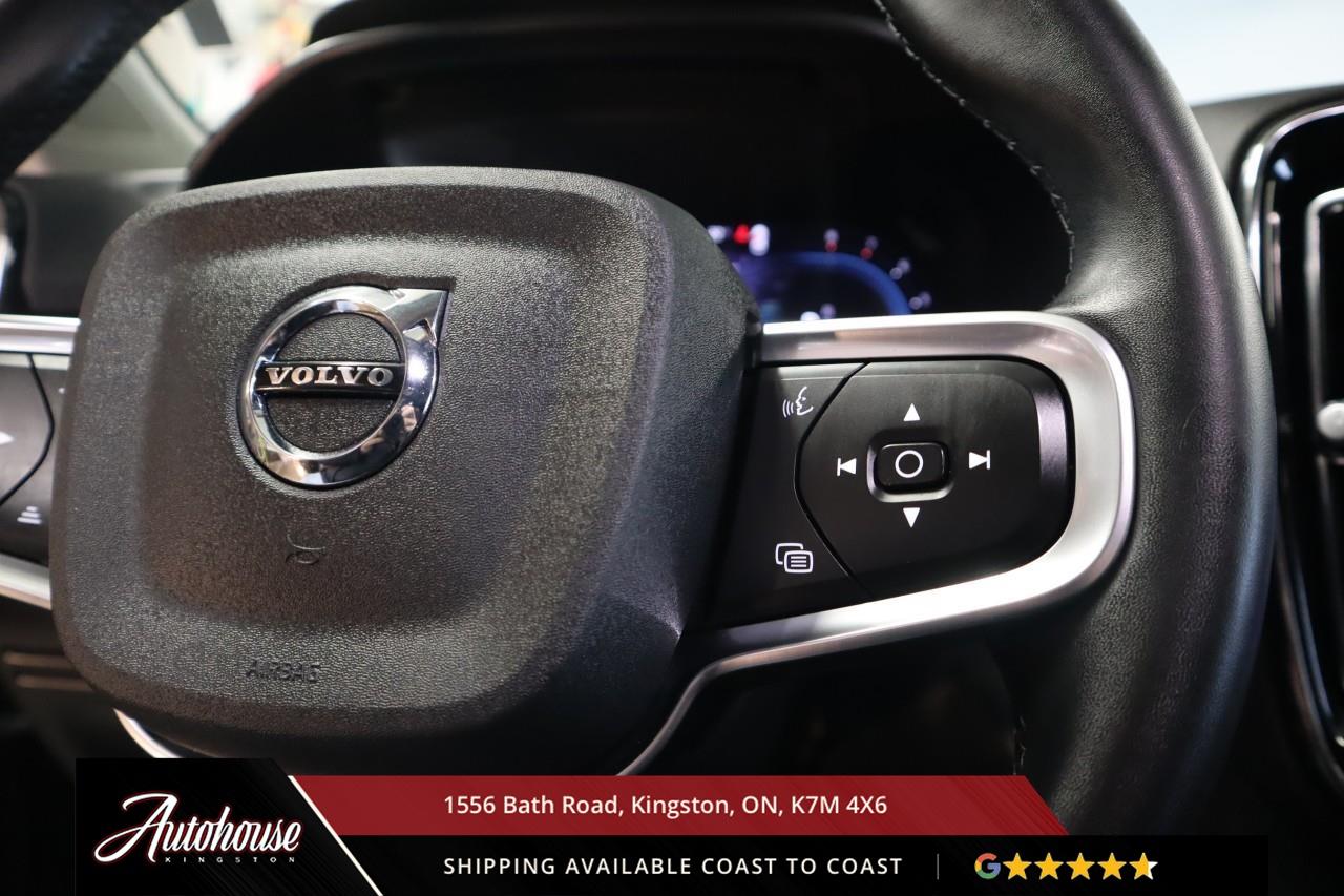 2024 Volvo XC40 B5 Plus Bright Theme MILD HYBRID TECH - PANORAMIC MOON ROOF Photo