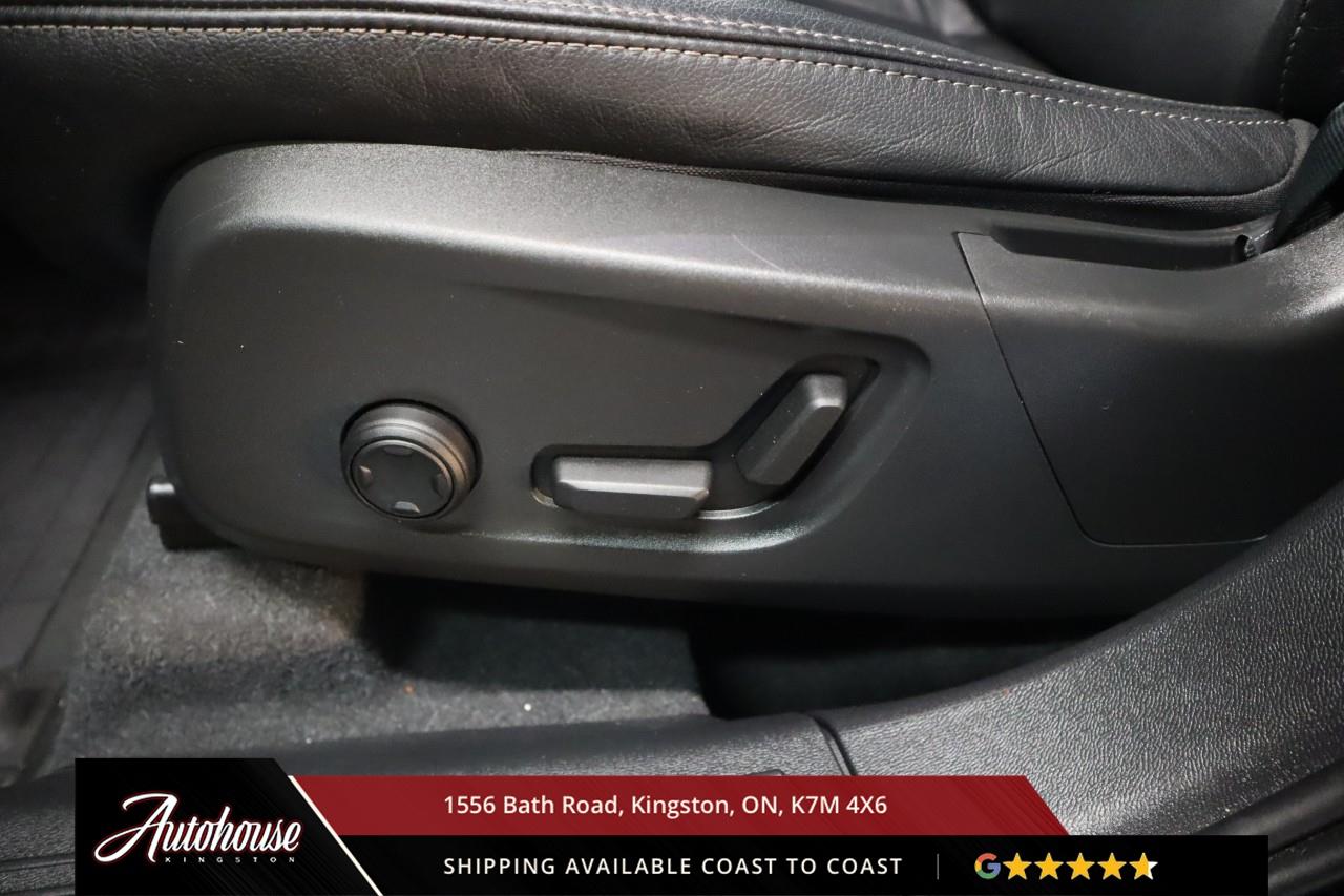 2024 Volvo XC40 B5 Plus Bright Theme MILD HYBRID TECH - PANORAMIC MOON ROOF Photo