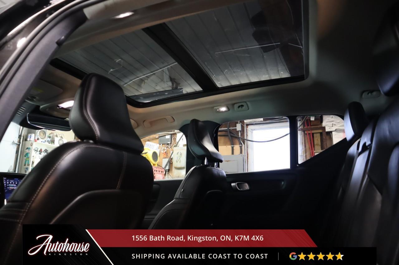 2024 Volvo XC40 B5 Plus Bright Theme MILD HYBRID TECH - PANORAMIC MOON ROOF Photo