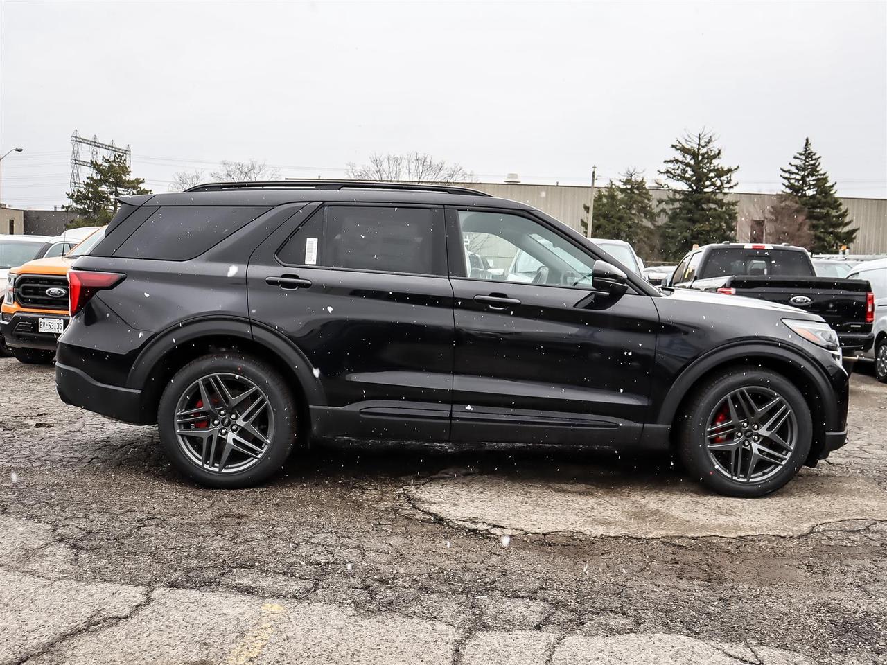 2026 Ford Explorer ST Photo2