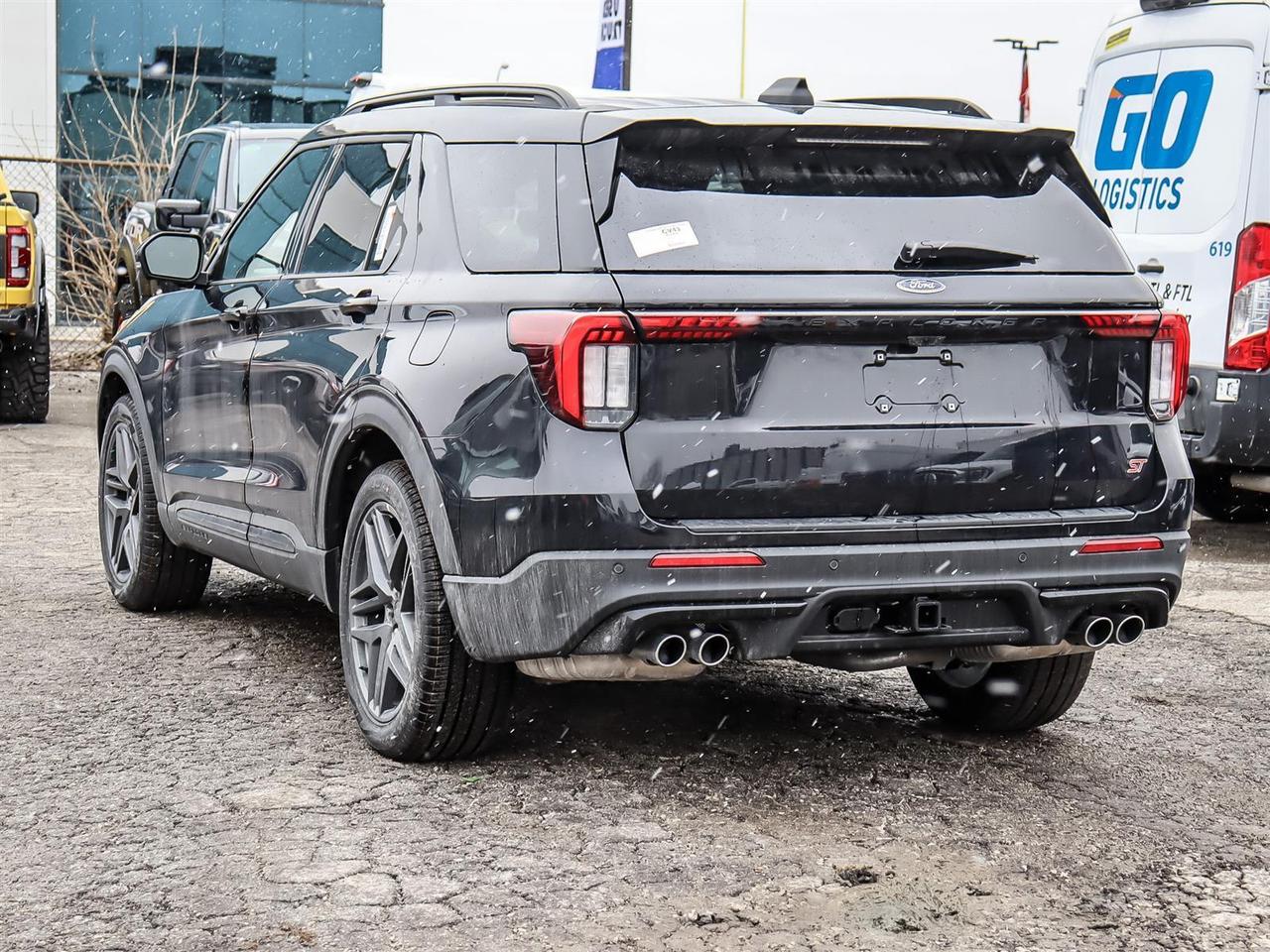 2026 Ford Explorer ST Photo4