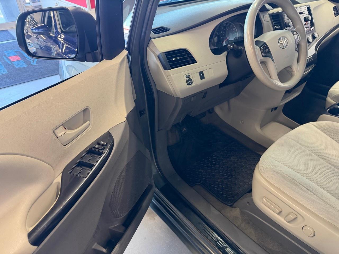 2012 Toyota Sienna LE Photo