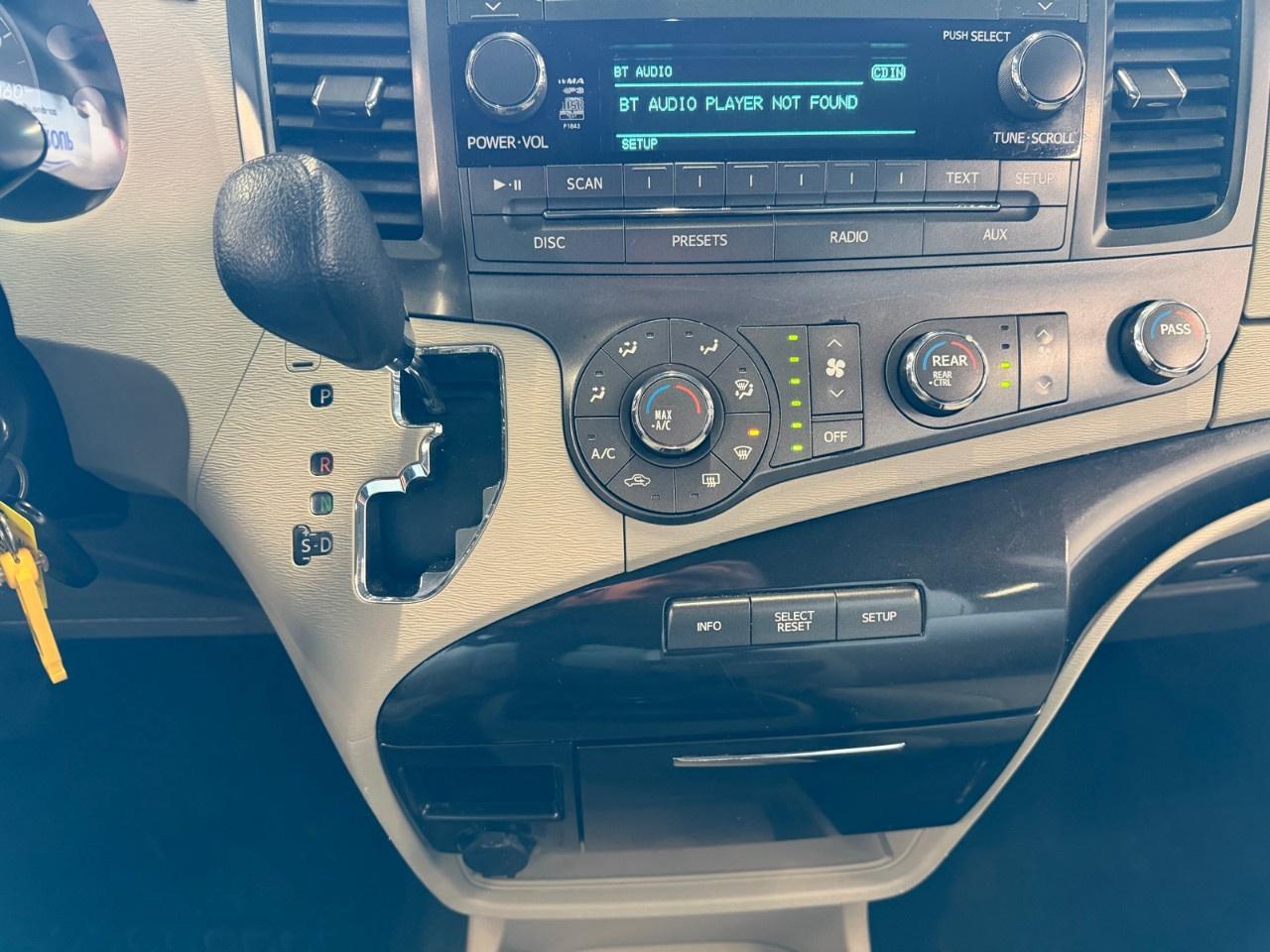 2012 Toyota Sienna LE Photo