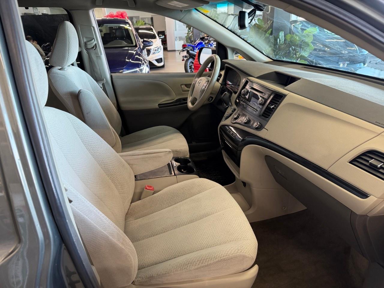 2012 Toyota Sienna LE Photo