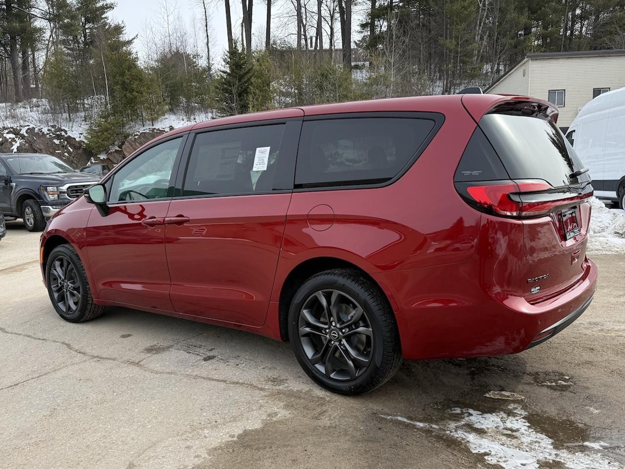 2026 Chrysler Pacifica Select AWD Photo