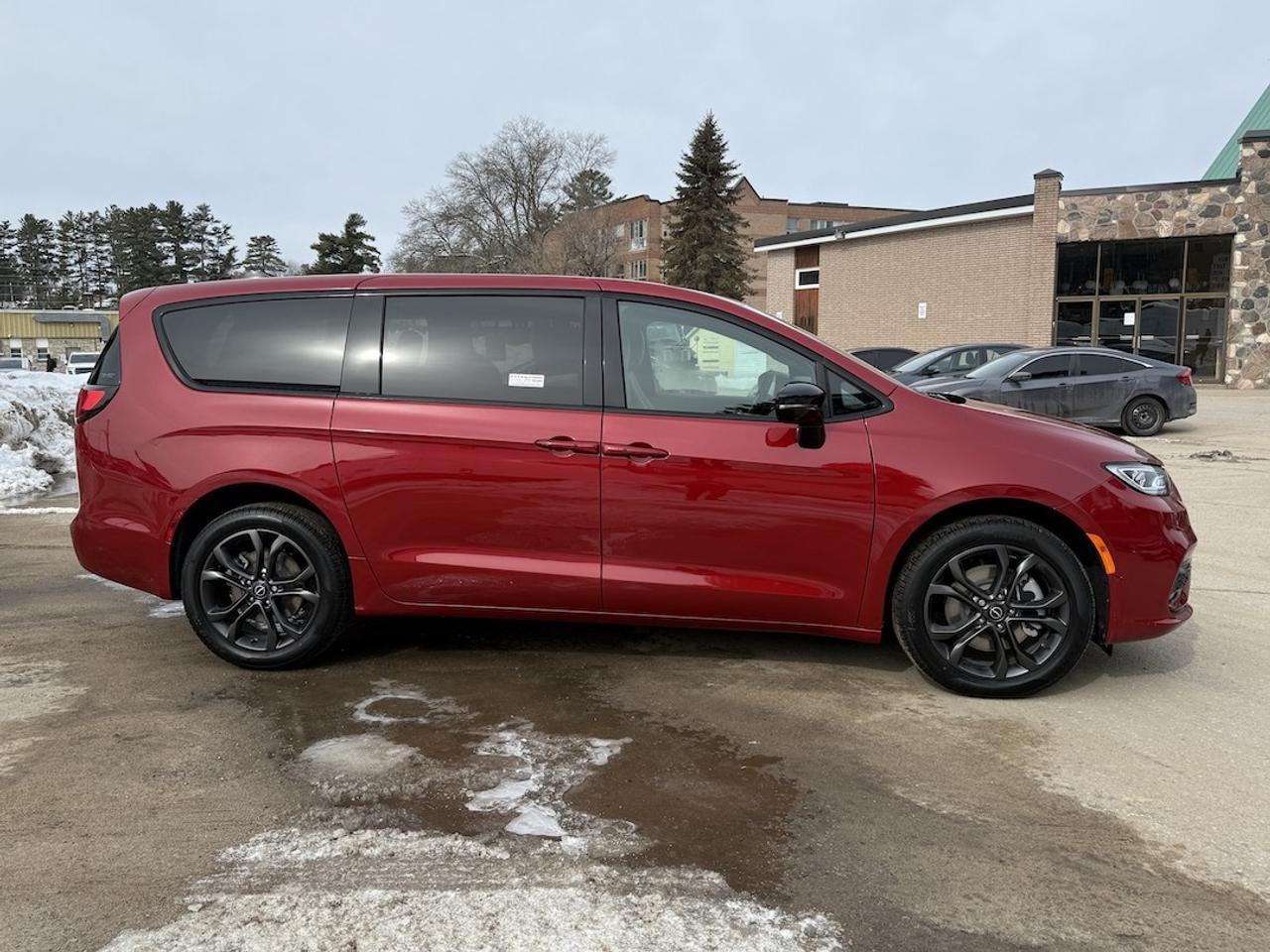 2026 Chrysler Pacifica Select AWD Photo
