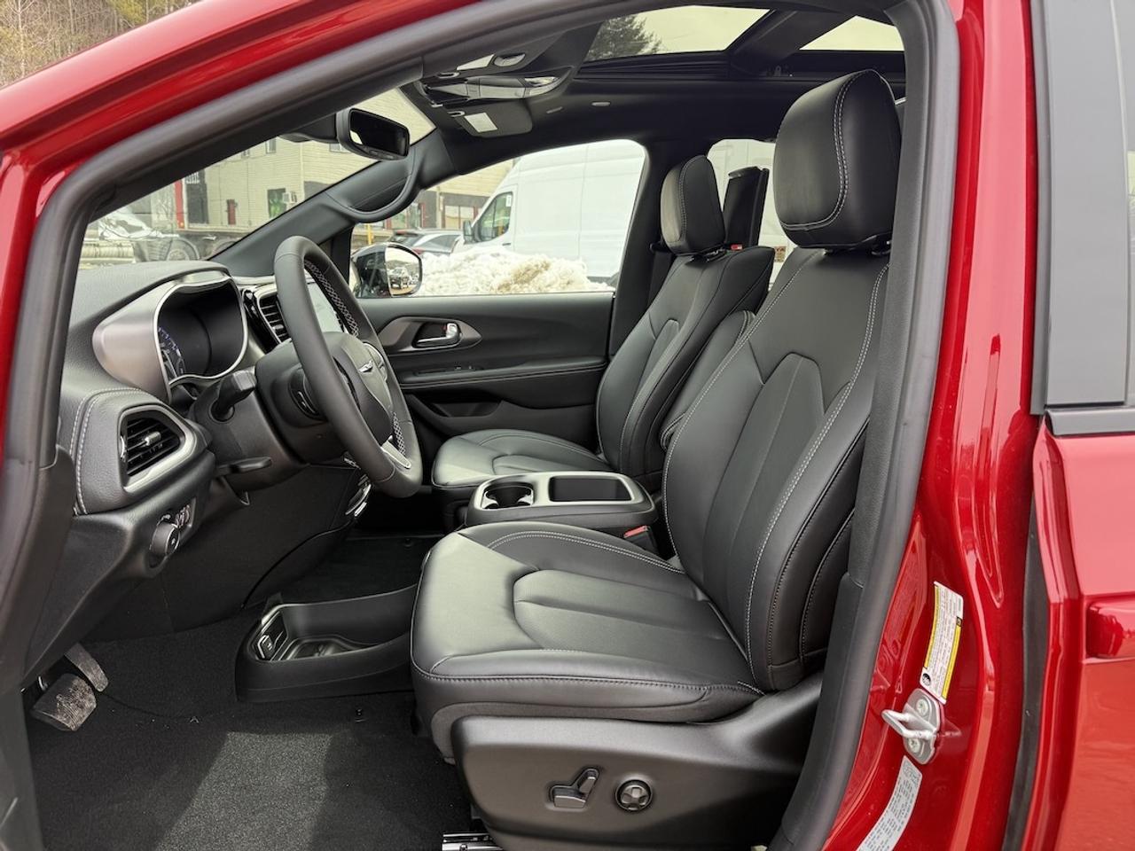 2026 Chrysler Pacifica Select AWD Photo