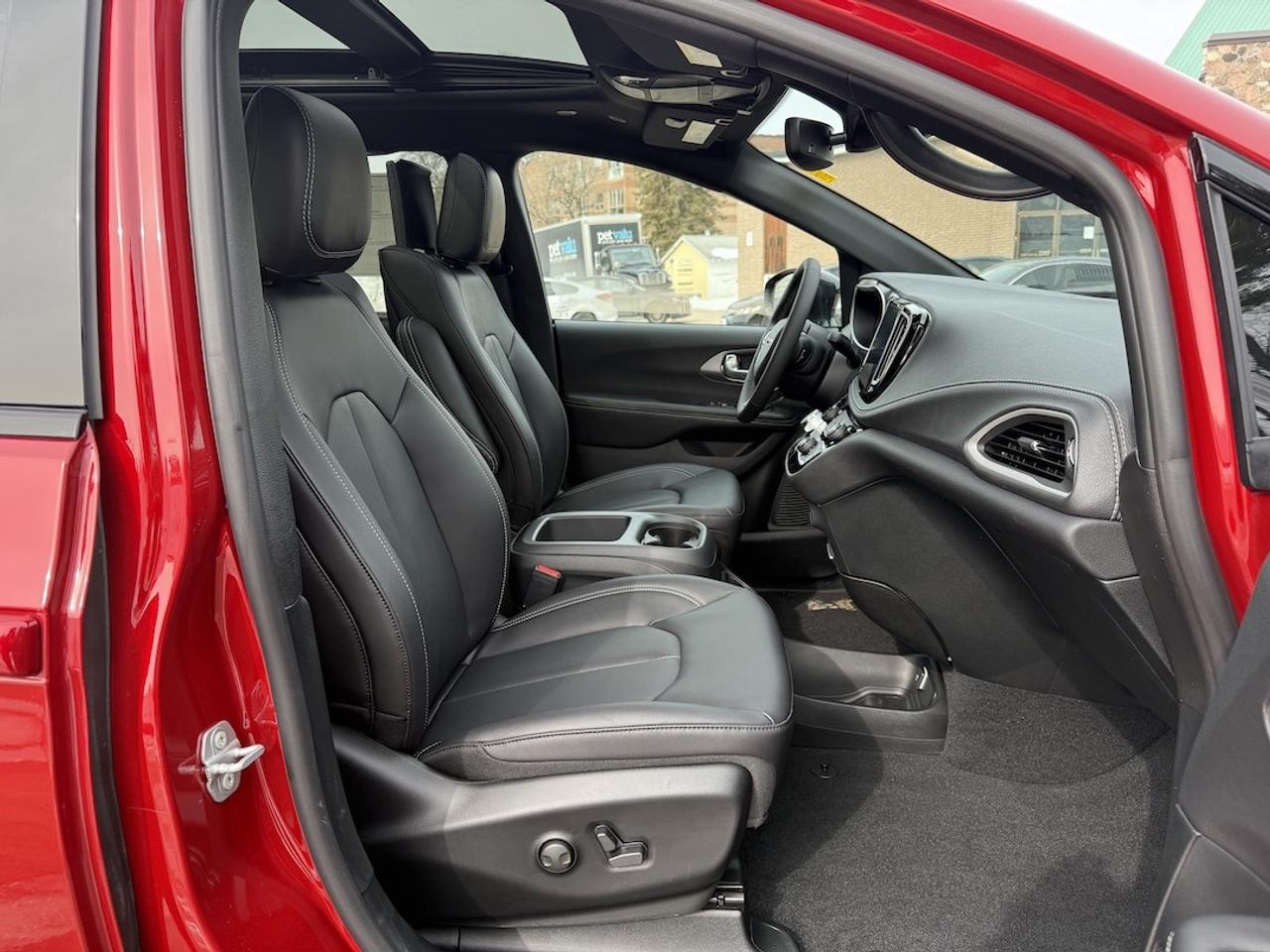 2026 Chrysler Pacifica Select AWD Photo