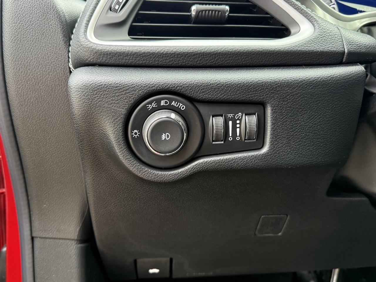 2026 Chrysler Pacifica Select AWD Photo