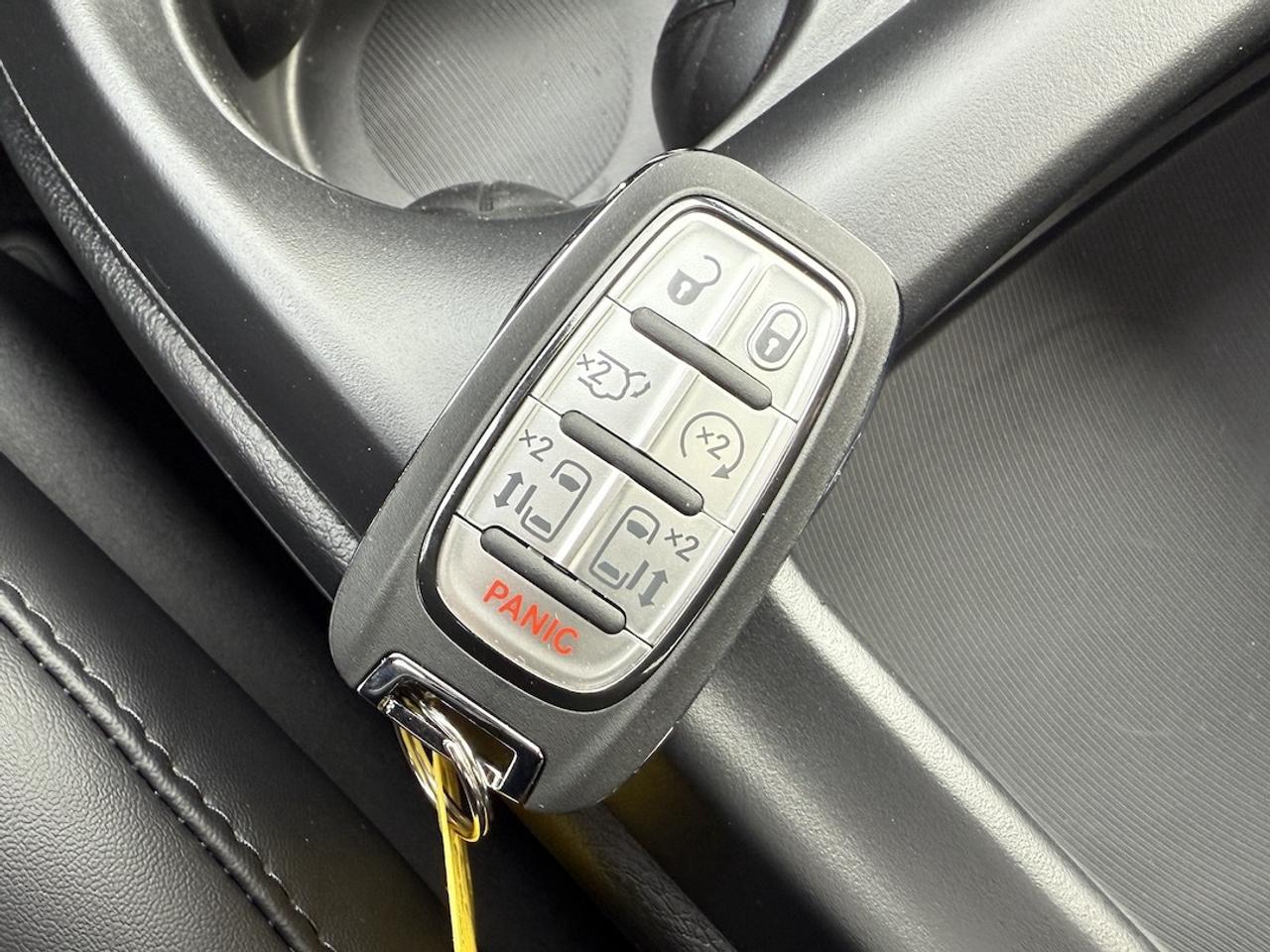 2026 Chrysler Pacifica Select AWD Photo