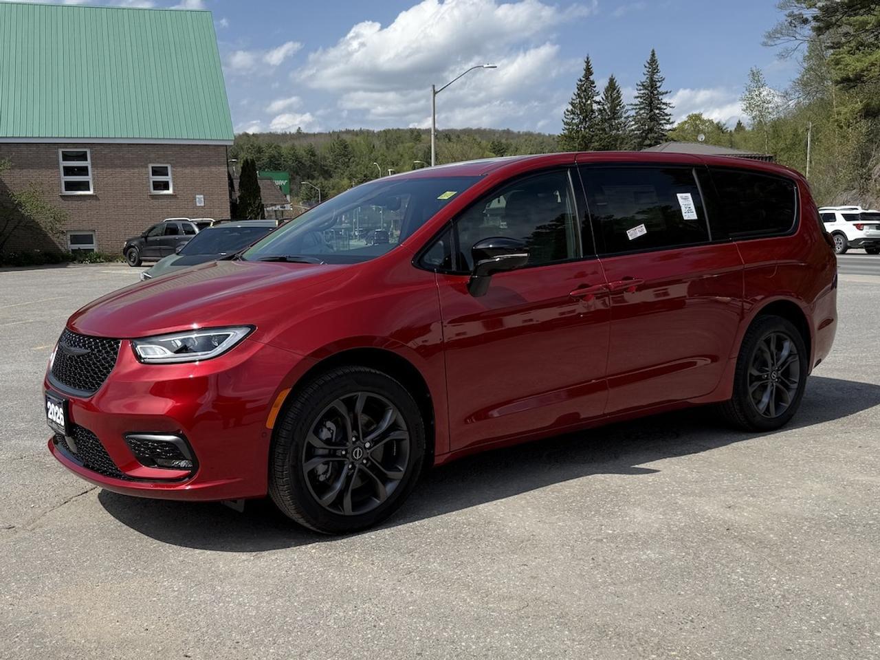 2026 Chrysler Pacifica Select AWD Photo
