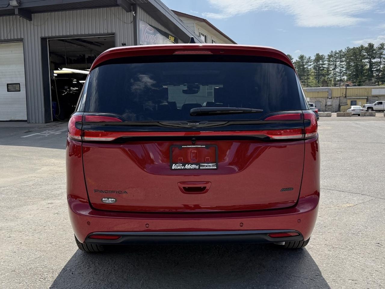 2026 Chrysler Pacifica Select AWD Photo