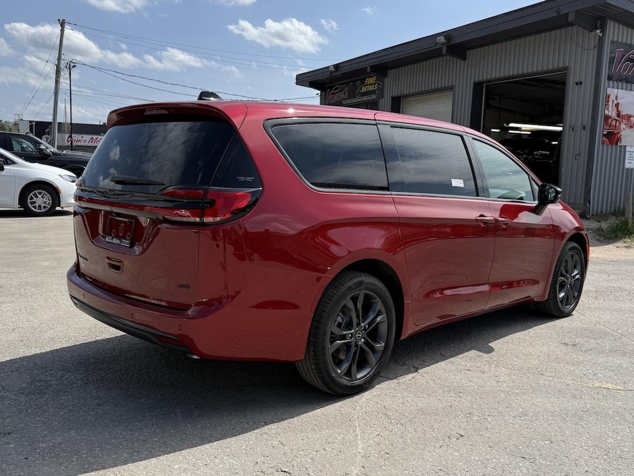 2026 Chrysler Pacifica Select AWD Photo