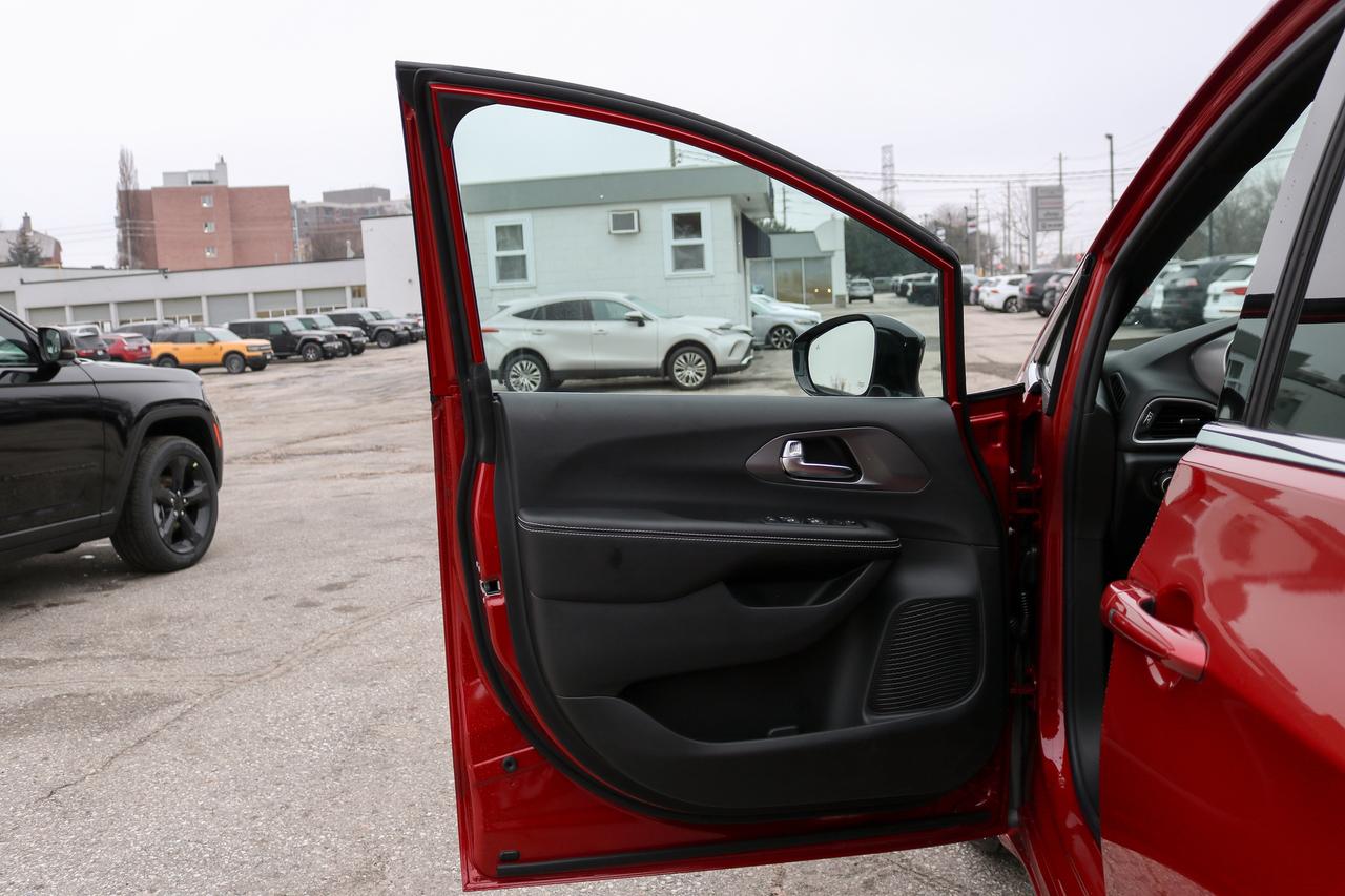2026 Dodge Grand Caravan SXT 2WD Photo