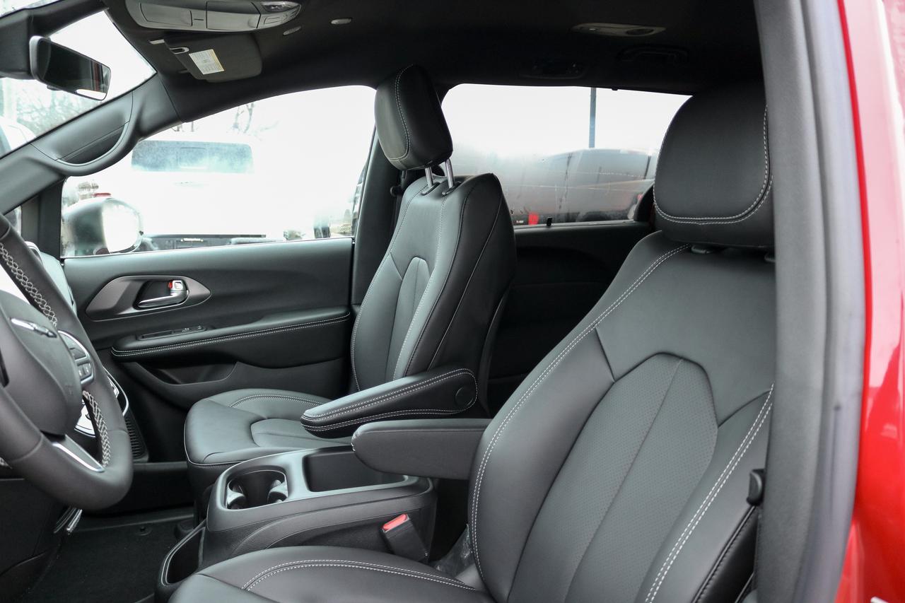 2026 Dodge Grand Caravan SXT 2WD Photo